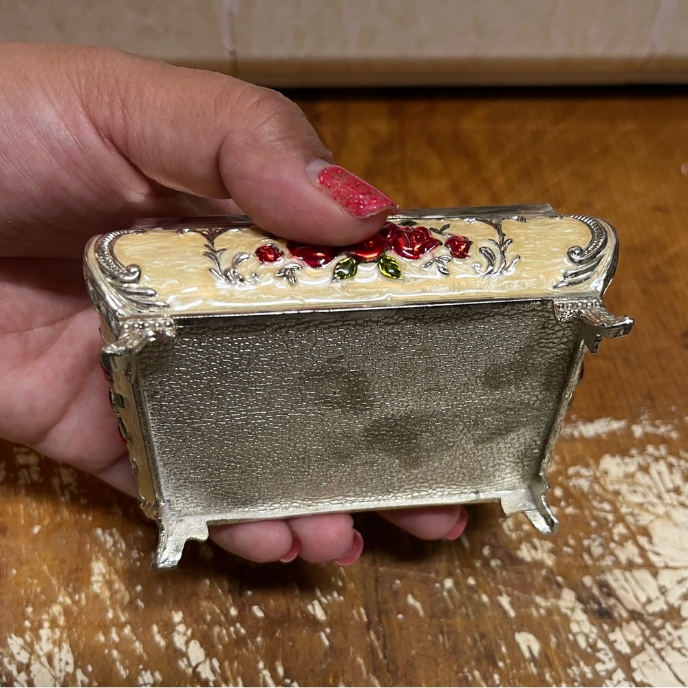 Jewelry box Metal Fooded Silver tone with enamel Rose decor - Picture 5 of 9